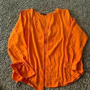 A cute tanned orange shirt😎